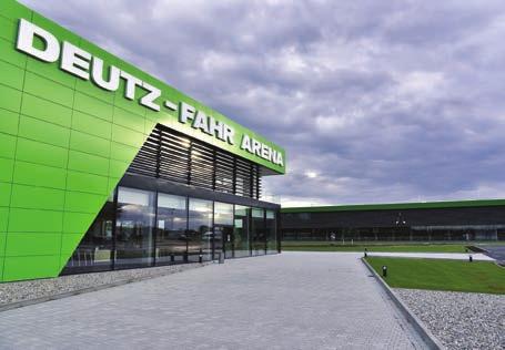 Απέναντι από το εργοστάσιο βρίσκεται η Deutz Fahr Arena, ένας πολυχώρος για τους συνεργάτες της εταιρείας, που συστεγάζει χώρους εκπαίδευσης, επίδειξης, υποδοχής πελατών και πολλά ακόµη.