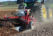 και εκδίδεται µε άδεια της Landwirtschaftsverlag GmbH. I ΙΟΚΤΗΣΙΑ Green Box Εκδοτική Α.E. Νίκης 24, Σύνταγµα, 105 57 Tηλ: 2103232905, Fax: 2103232967 E-Mail: profi@agronews.