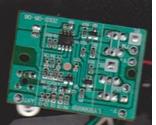 ВМ моторға (жасыл сым); ҒМ моторға (сары сым) Астыңғы жағы LYB386RB: 1. Транзисторлар: Q1-Q3 2. Микросхема: U1 (1 дана) 3. Резисторлар: R1-R15 4.