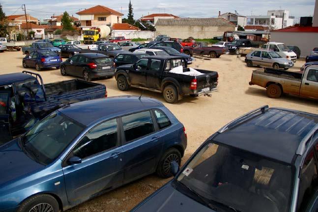 (Η φωτογραφία δεξιά είναι το parking του