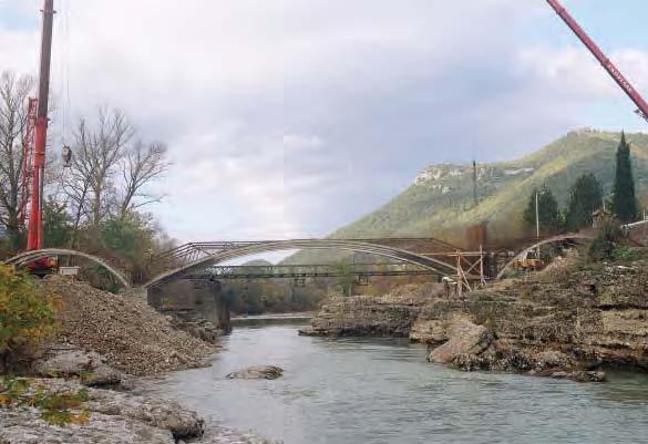 Τοξοτή γέφυρα στον Αώο ποταμό (Κόνιτσα Νομός