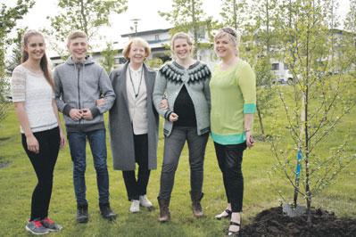 drengskaparmann sem þú hefur Björn Sigurðsson í Úthlíð í að geyma. Fögur sál er ávallt ung Biskupstungum er þjóðkunnur undir silfurhærum. Íslandi allt. maður og af honum eru til margar þjóðsögur.