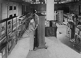 Αρχή του χρόνου ENIAC: (1945 1955) Σχεδιάστηκε από τους Drs. Eckert & Mauchly.