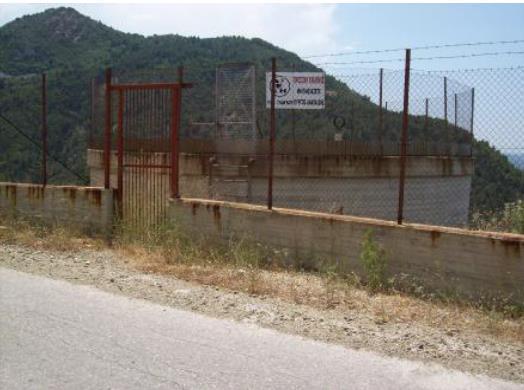 2.3 Πύργος εκτόνωσης (Υδατόπυργος). Στο τέλος της σήραγγας υπάρχει ο πύργος εκτονώσεως από οπλισμένο σκυρόδεμα με εσωτερική διάμετρο 9m και ύψος 9m.
