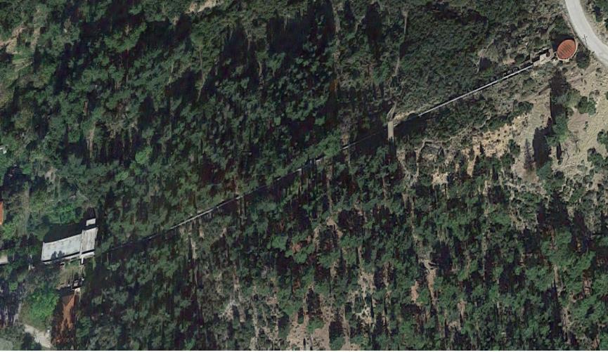 Εικόνα 43: αεροφωτογραφία του αγωγού πτώσεως Οι επιμέρους συντελεστές ζ που χρησιμοποιούνται φαίνονται στον παρακάτω πίνακα Απώλειες στη διαδρομή AB Ταχύτητα 4.72 m/s u 2 22.27 Διάμετρος 0.9 m f 0.