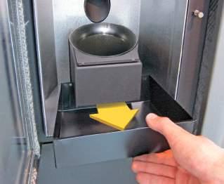 1) Auszug obere Brandabschottung 2) Auszug der rechten Scheidewand 3) Auszug der linken Scheidewand La cámara de combustión es desmontable en 8 movimientos para una limpieza más facíl de la vuelta de