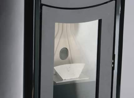 Senza essere mai eccessive, le delicate elissi tracciano un elegante profilo anche per gli elementi più tecnici e funzionali: i fianchi, la griglia per la diffusione dell aria nell ambiente, il top