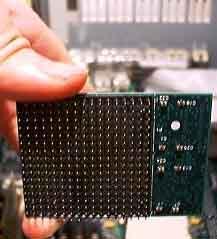 Στην συνέχεια, η θυγατρική κάρτα, που περιείχε μεταξύ των άλλων τα δυο βασικά chip (επεξεργαστή και κρυφή μνήμη) τοποθετούνταν σε μια ειδική υποδοχή της μητρικής πλακέτας.