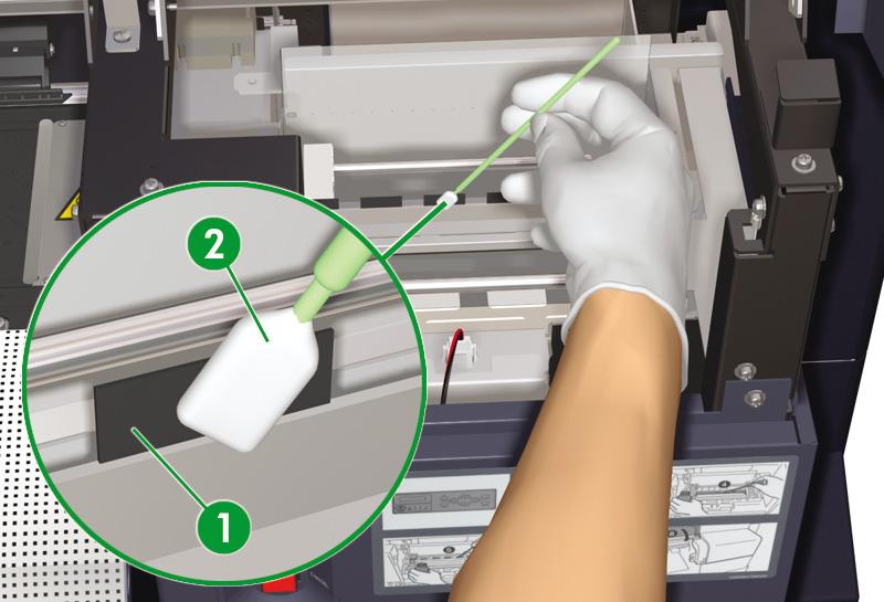 9. Χρησιμοποιήστε το καθαριστικό βουρτσάκι της HP (2) για να καθαρίσετε τις μπροστινές και πίσω πλευρές των λεπίδων του καθαριστήρα (1).