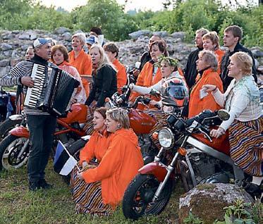 Wildrose ütleb, et ta tööd on loodud enamasti eimillestki ning sobimatutest, käsitsi tehtud, kallitest, hinnalistest, liigutavatest, katkistest ja