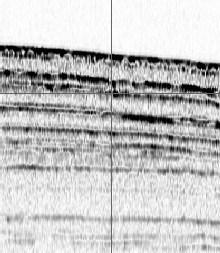 Συμπερασματικά, η μελέτη της σεισμικής στρωματογραφίας για το κανάλι δείχνει: Στρωσιγενείς σεισμικές ανακλάσεις: Εναλλαγές τουρβιδιτών (αμμούχες ενότητες πάχους 0,5-7 cm) με ημιπελαγικές αποθέσεις