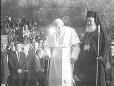 Il-Bibbja Speçjali: f idejna il-papa fuq il-passi ta San Pawl Greçja 04.05.2001 Mument ta riflessjoni f ri lejn l-arjopagu ta Ateni u dikjarazzjoni flimkien mal-komunità Ortodossa.