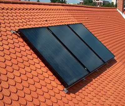 Energija Sunčevog zračenja može se transformirati u toplinsku energiju koja se može koristiti za pasivno solarno grijanje (izravno grijanje zgrade kao kolektora), aktivno solarno grijanje