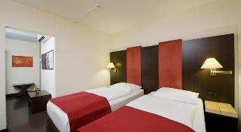 Το ξενοδοχείο NH Salzburg City 4* Το NH Salzburg City 4* απέχει µόλις µερικά λεπτά µε τα πόδια από την παλιά πόλη του