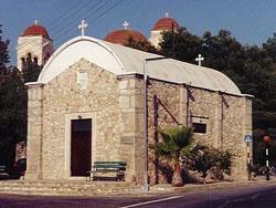 Το παρεκκλήσιο του Αγίου Γεωργίου βρίσκεται στο κέντρο του χωριού, κοντά στην παλαιά και τη νεότερη εκκλησία της