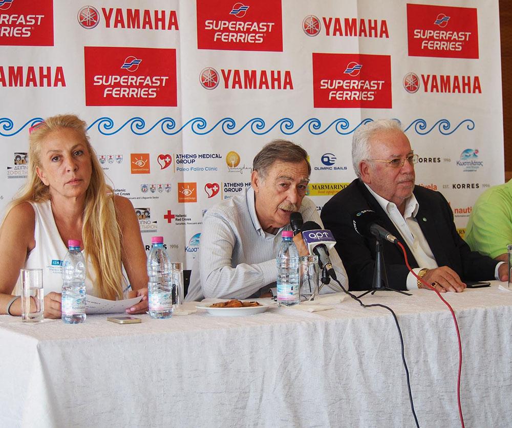 Η Κέλυ Παυλίδη event manager των αγώνων, ο πρόεδρος της Ελληνικής Ιστιοπλοϊκής Ομοσπονδίας, Αντώνης Δημητρακόπουλος, ο πρόεδρος του ΝΟΤΚ, Παντελής Παυλίδης.