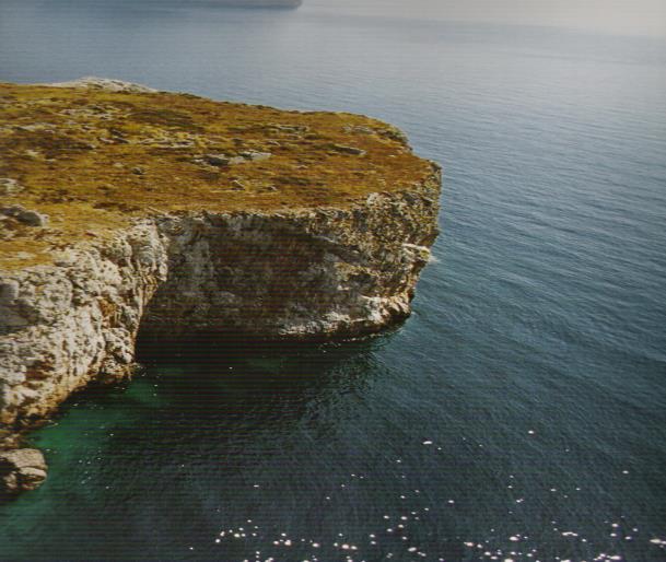 (άμμος-χαλίκι-κροκάλες-βότσαλο, ιλύς, μεικτά ιζήματα) ανάλογα με την κοκκομετρική τους σύσταση.