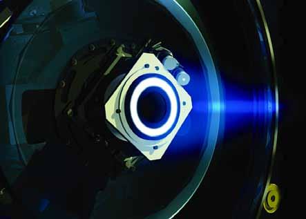 الدفع في الفضاء Propulsion in Space كي ف تتغ ري الرسع ة املتجه ة للص اروخ يف الفض اء ي زور د الص اروخ بالوق ود و املادة املؤكس دة وعندما يمتزجان مع ا يف حمرك الصاروخ تنتج غازات حارة بس بب االحرتاق