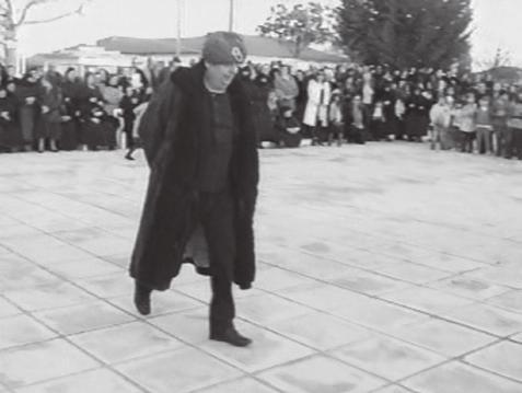 και τα µέλη του Συλλόγου ``Στέφανος Καραθεοδωρής `` στην επιτυχή αναβίωση του εθίµου.