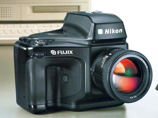 To je bil æe znak, da nekaj ni v redu. V zaëetku leta 2002 je Canon napovedal model D60 s podobnimi lastnostmi kot D100, samo z za 1.000 USD niæjo ceno.