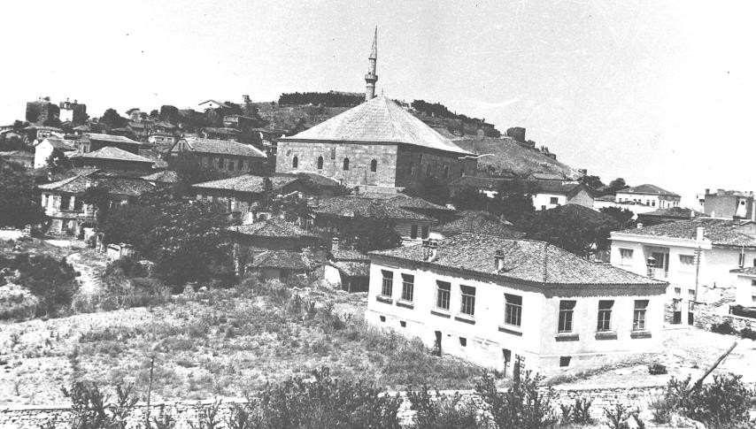 Εικ. 1: Άποψη της πόλης με το τέμενος και το βυζαντινό κάστρο. 2.