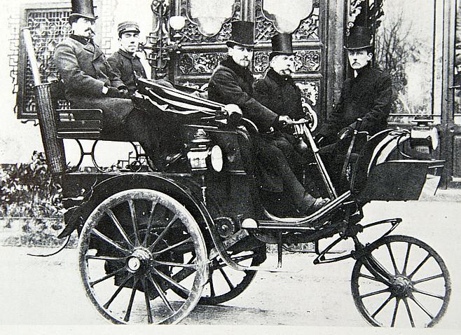 Αυτοκίνητο < Πεζό > κατασκευής 1889 Σχεδόν ταυτόχρονα και άλλοι κατασκευαστές αρχίζουν να