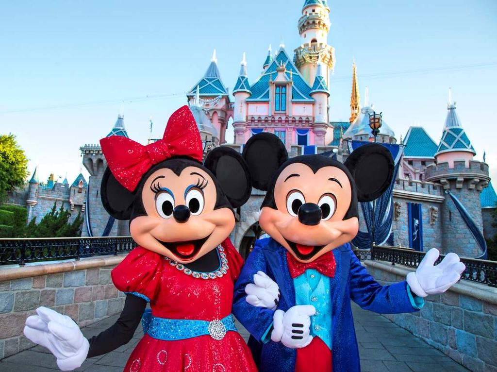 4 η ΗΜΕΡΑ ΠΑΡΙΣΙ-DISNEYLAND Πρόγευµα και αναχώρηση για το µαγικό κόσµο της Ντίσνευλαντ. Το πανέµορφο πάρκο άνοιξε τις πόρτες του τον Απρίλιο του 1992 και βρίσκεται σε απόσταση 32 χιλιοµ.