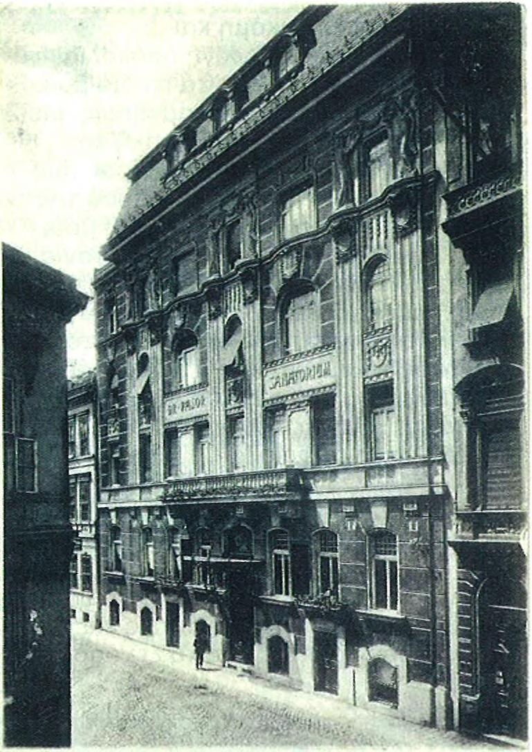 Κτίστηκε το 1907-1908 σε σχέδια του αρχιτέκτονα Hültl Dezső σε εκλεκτικό στυλ και οικοδομήθηκε από τον Πάγιορ Σάντορ.