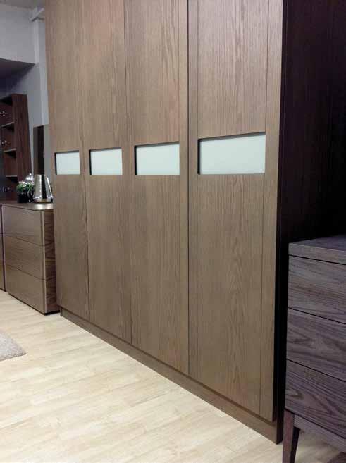 Ανοιγόμενες ντουλάπες / Hinged doors wardrobe 4φυλλη H. JAG ΝΤΟΥΛΑΠΑ καπλαμάς φυσικό δρυς λακαριστές εσοχές - πόμολα 4φυλλη H. JAG Λεπτομέρεια ντουλάπας Wardrobe detail 4doors H.