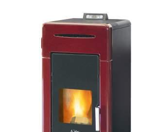 Il serbatoio del pellet può contenere fino a 57 kg di pellet per assicurare una lunga autonomia.. The pellet can contain up to 57 kg of pellets to ensure a long battery life.