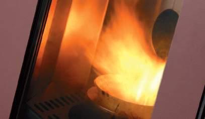 abitative. La progettazione ha seguito uno sviluppo orizzontale attorno al cuore della termostufa: la camera di combustione.
