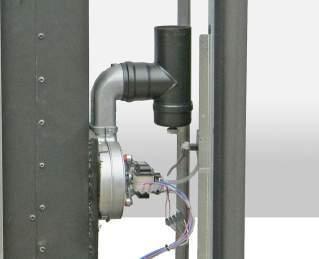 Grande chambre de combustion avec une grille en fonte pour une large surface d échange. Große Brennkammer mit einem Rost aus Gusseisen für eine große Austauschfläche.