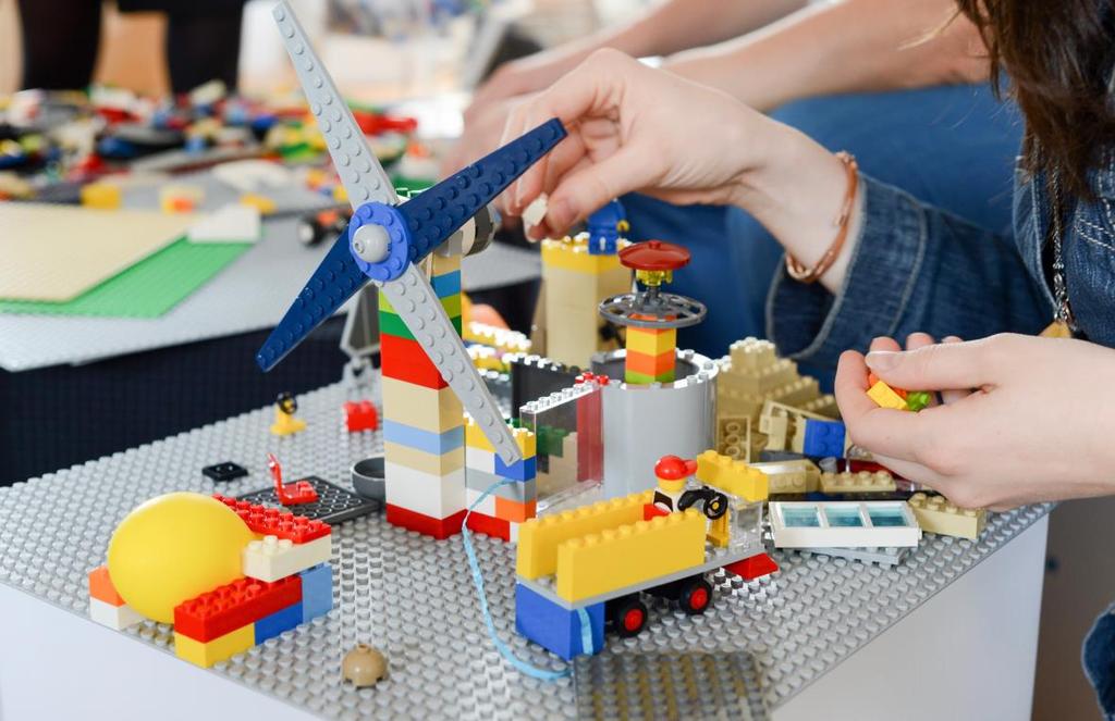 Εικόνα 2: Ένα παράδειγμα μακέτας φτιαγμένο με Lego κατά τη διάρκεια ενός μαθήματος Σχεδιαστικής Λογικής.