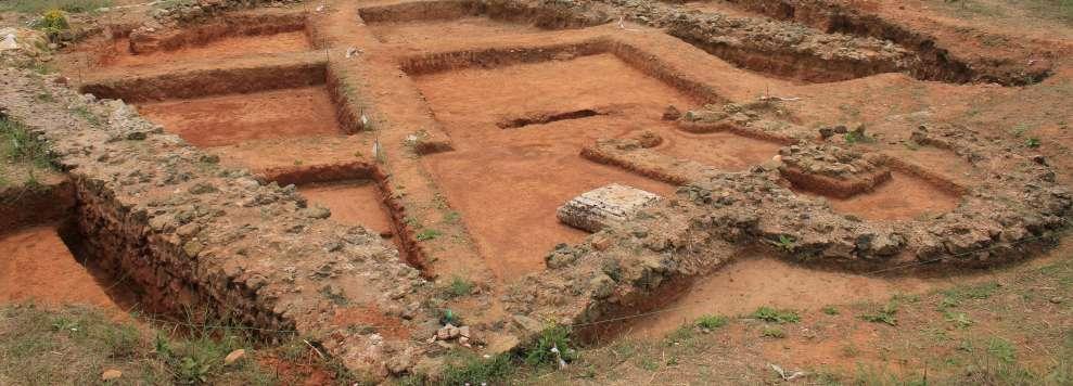 Σ κοπός της ανασκαφής είναι να συνεχίσει παλαιότερες έρευνες στην περιοχή, και συγκεκριμένα τη σύντομη ανασκαφή που είχε διενεργήσει στη θέση Παραβέλα (2 χλμ.