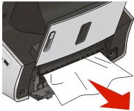 2 Πιάστε σταθερά το χαρτί και στη συνέχεια τραβήξτε το προσεκτικά προς τα έξω. Σημείωση: Προσέξτε να μη σχίσετε το χαρτί κατά την αφαίρεσή του. 3 Τοποθετήστε ξανά τη μονάδα εκτύπωσης διπλής όψης.