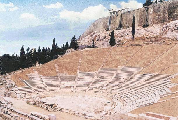 Το θέατρο του Διονύσου Για να κατανοήσουμε καλύτερα τις παραμέτρους που χαρακτηρίζουν το αρχαίο στην ανάπτυξή του, θα χρησιμοποιήσουμε ως παράδειγμα το θέατρο του Διονύσου, καθώς οι σωζόμενες και του