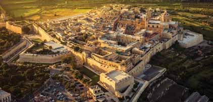 Η χωρα που δεν έχει μεγαλύτερη έκταση από τη Νάξο, εχει περίπου 480000 κατοίκους, στοιχείο που της απονέμει την πρωτιά σε πυκνότητα πληθυσμού στην Ευρωπαϊκή Eνωση.