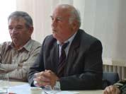 Еден ден, кога сакав да играм со Миме, дознавме дека фамилијата Маневски ја снема наспроти нашата куќа. Никој не знаеше каде заминаа. Јас долги денови ожалостена очекував да се појават.