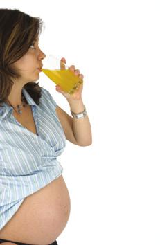 ΕΠΙΣΤΗΜΟΝΙΚΗ ΕΝΗΜΕΡΩΣΗ Συμπλήρωμα φυλλικού οξέος και εγκυμοσύνη Νατάσα Παπαηρακλέους Διαιτολόγος, Κλινική-Διατροφολόγος Απαραίτητη καθίσταται η λήψη συμπληρωμάτων φυλλικού οξέος από τις γυναίκες