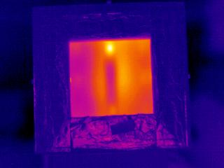 Aktivna se termografija zasniva na promatranju dinamičkog ponašanja površine objekta izloženog toplinskoj pobudi. Toplinska se pobuda može postići na različite načine.