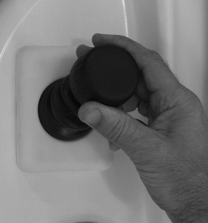 Ενότητα 2 - Στο νερό Το σύστημα ελέγχου επιχειρεί αυτόματα να αποσβέσει την ταλάντευση της πλώρης και της πρύμνης (γνωστή ως παρέκκλιση) όταν γίνεται χειρισμός με το joystick.
