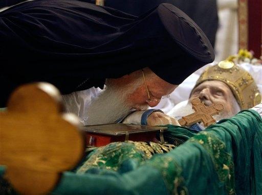 ORTHODOXY AROUND THE WORLD BELGRADE, SERBIA ECUMENICAL PATRIARCH BARTHOLOMEW I, LEADER OF THE CHRISTIAN ORTHODOX CHURCH KISSES THE HAND OF THE LATE PATRIARCH PAVLE AS HE LIES IN REPOSE AT THE