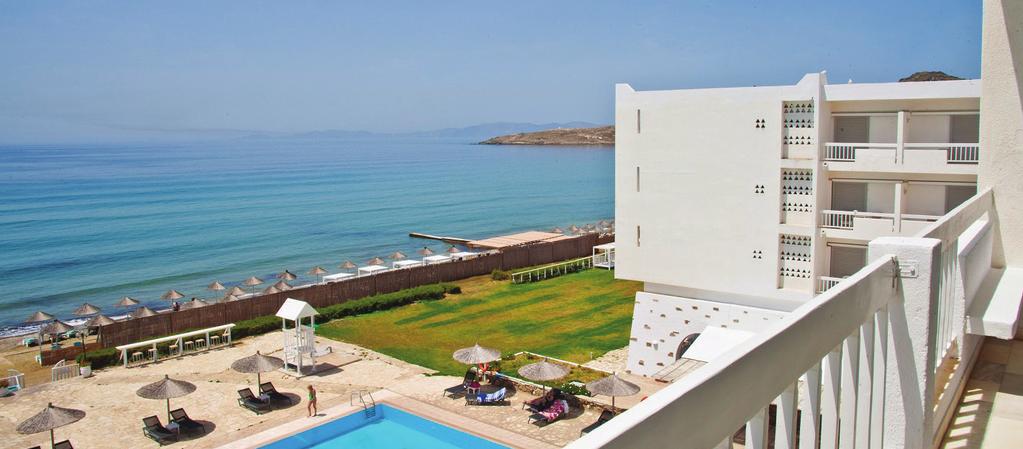 TINOS BEACH hotel & bungalows 4* Kιόνια - Τήνος ΔΙΑΜΟΝΗ: Tο resort διαθέτει 160 δωμάτια που κατανέμονται σε ένα κεντρικό κτίριο 3 ορόφων και τρία τριώροφα συγκροτήματα δωματίων τύπου bungalows.