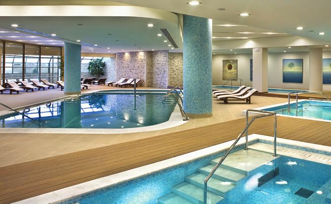 πλήρως ανακαινισμένο δωμάτιο 2017 All Inclusive (10:00-01:00) Γεύματα - ποτά Πλούσιο πρωινό αμερικανικού τύπου, δείπνο και μεσημεριανό σε μπουφέ με εναλλαγές γεύσεων στο κεντρικό εστιατόριο.