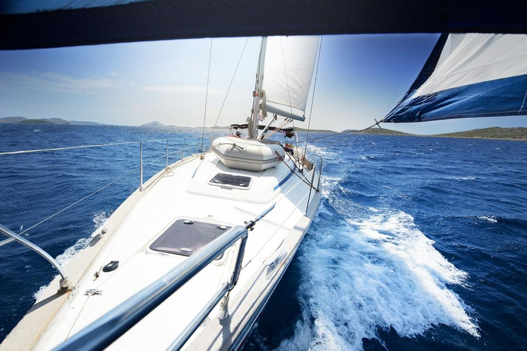 BABA SAILS (ELITE CRUISES) BAVARIA 40 Πλήρωμα: Μέγιστη χωρητικότητα 9 επισκέπτες, μήκος 12,2 μ 3 καμπίνες, 2 μπάνια και σαλόνι με καναπέδες που μπορούν να γίνουν διπλό κρεβάτι.