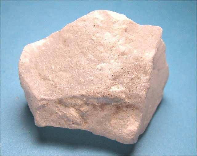 4. EVAPORITI U evaporite ubrajamo Gips ( CaSO4 2H2O ), Anhidrit ( CaSO 4 ), Halit ( NaCl ). Evaporiti su nastali precipitacijom iz mora i jezera u fazi evaporacije.