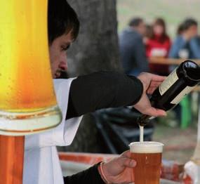 Formiran e vo 1977 godina i e poseten od okolu 66,000 luapplee vo 2006, pri πto se ispieni 350,000 pinti ejl vo tekot na pette dena kolku πto trae