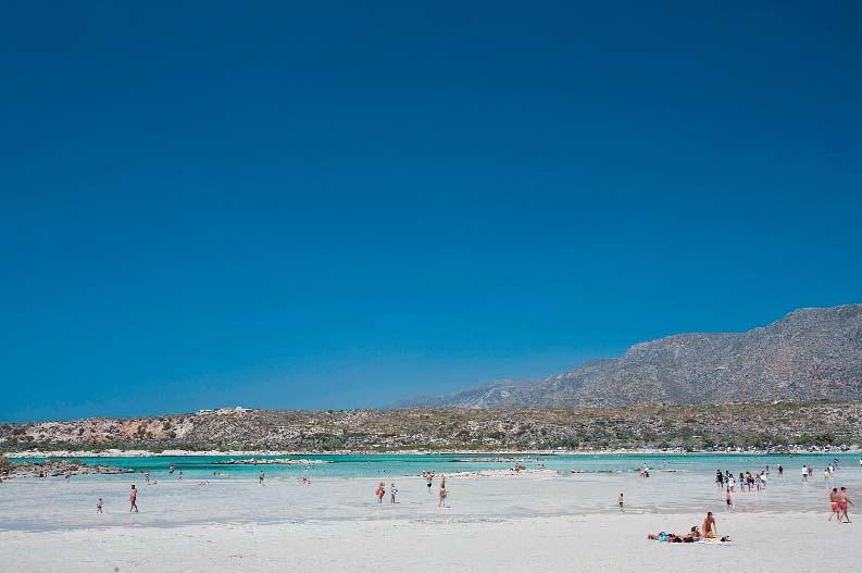 Ελαφονήσι Ίσως η δημοφιλέστερη παραλία της Κρήτης, το Ελαφονήσι είναι ένας Παράδεισος επί Γης, με άμμο σε αποχρώσεις άσπρες και ροζ και με τιρκουάζ νερά.