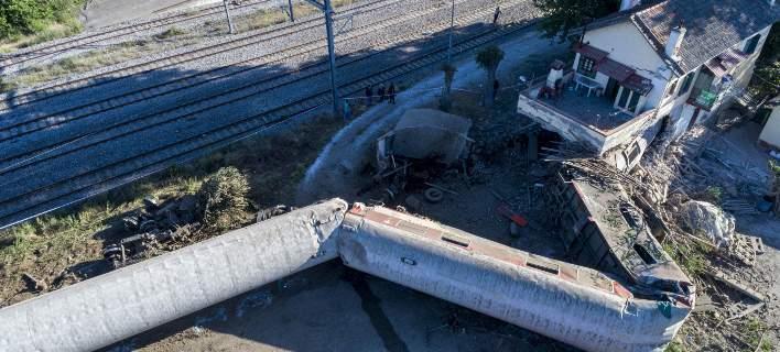 Είσοδος συρμού σε αλλαγή με 142 χλμ/ω αντί 60 χλμ/ω.