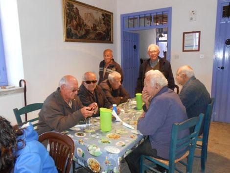 Μπιφτεκϊκια ςυνοδευμϋνα με ρϑζι και ψωμύ.